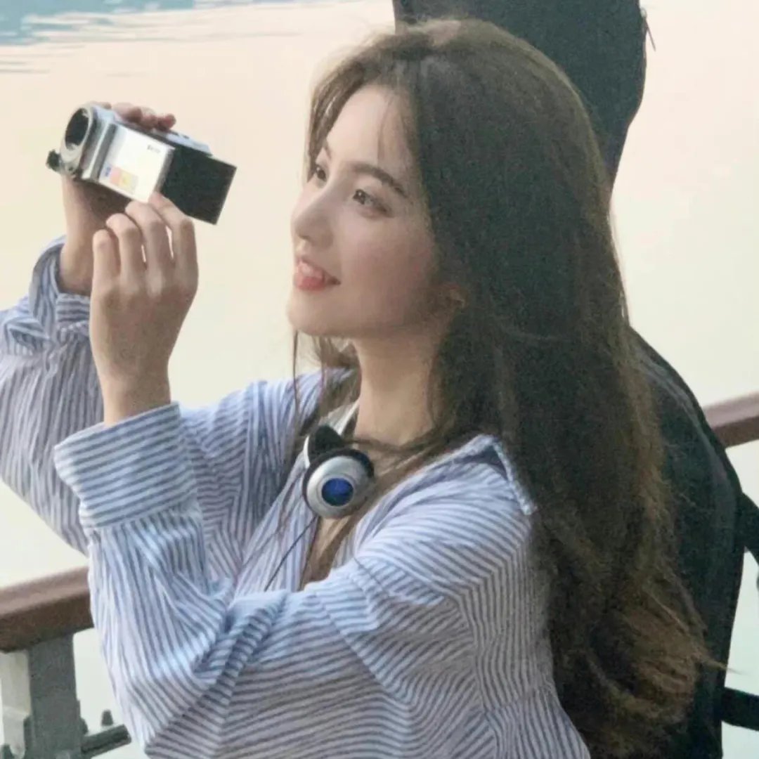 刚开学，我竟然拿下冰山女神教授